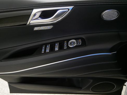 Certified 2025 Genesis GV80 2.5T Standard AWD/4WD image 19