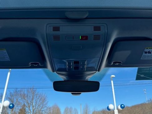 Certified 2025 Volkswagen Jetta SEL image 18