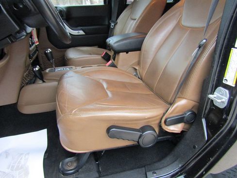 Used 2013 Jeep Wrangler Unlimited Sahara w/ Dual Top Group image 10