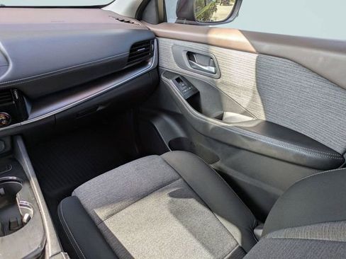 Used 2022 Nissan Rogue SV image 18