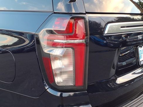 Used 2022 Chevrolet Suburban High Country w/ Premium Package AWD/4WD image 9