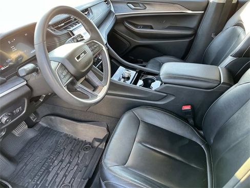 Used 2023 Jeep Grand Cherokee Limited image 25