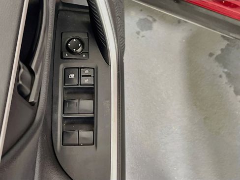 Used 2021 Toyota RAV4 LE FWD image 17