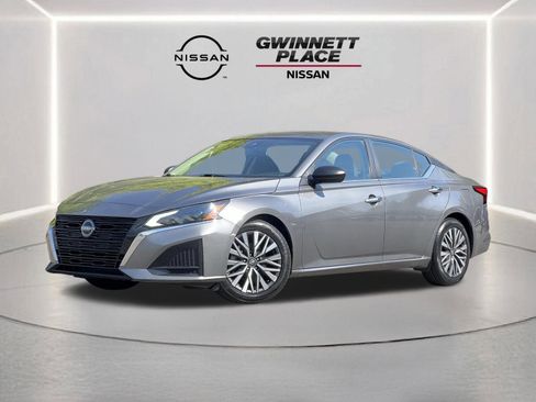 Used 2024 Nissan Altima 2.5 SV image 1