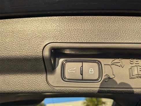 Used 2022 Ford Explorer XLT w/ Equipment Group 202A image 14