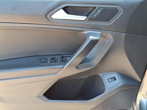 Used 2021 Volkswagen Tiguan SEL FWD image 16