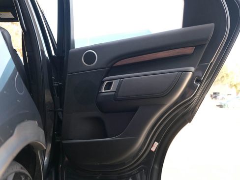 Used 2019 Land Rover Discovery HSE image 28