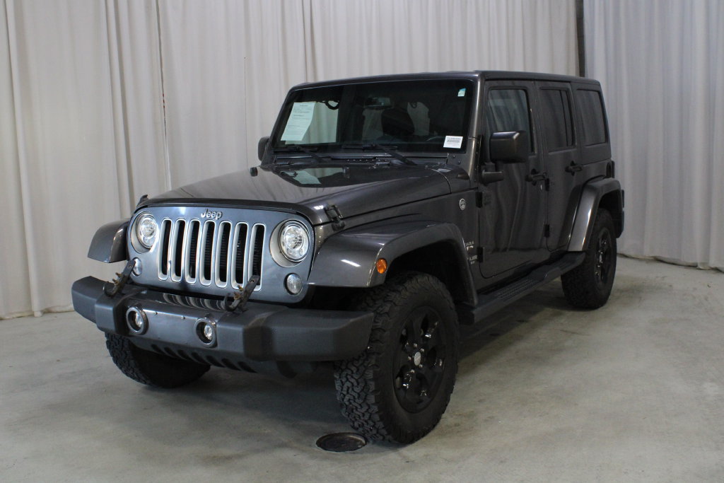 Used 2017 Jeep Wrangler Unlimited Sahara w/ Connectivity Group AWD/4WD image 33