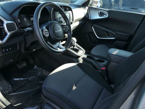 Used 2023 Kia Soul LX image 10