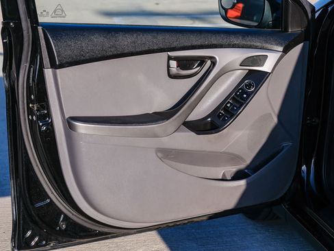 Used 2016 Hyundai Elantra SE FWD image 23