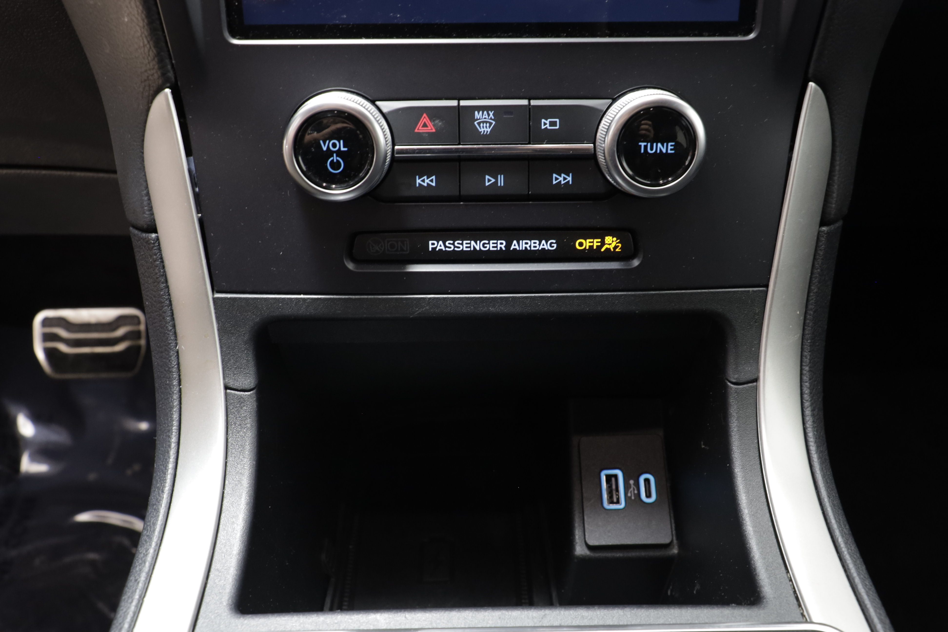 Used 2024 Ford Edge ST-Line AWD/4WD image 11