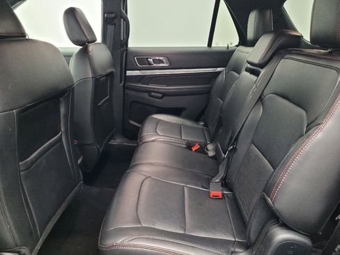 Used 2019 Ford Explorer Sport image 18