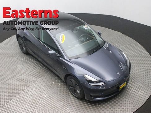 Used 2023 Tesla Model 3 Standard Range image 3