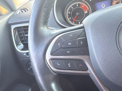 Used 2020 Jeep Cherokee Limited image 14