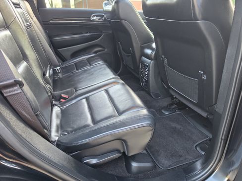 Used 2019 Jeep Grand Cherokee Limited AWD/4WD image 15