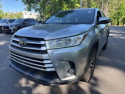 Used 2017 Toyota Highlander Plus image 1