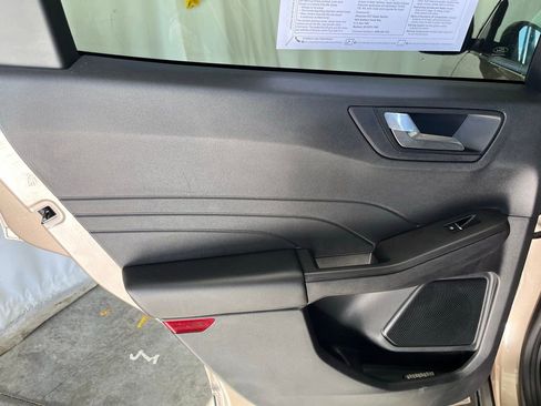 Used 2021 Ford Escape SE image 22