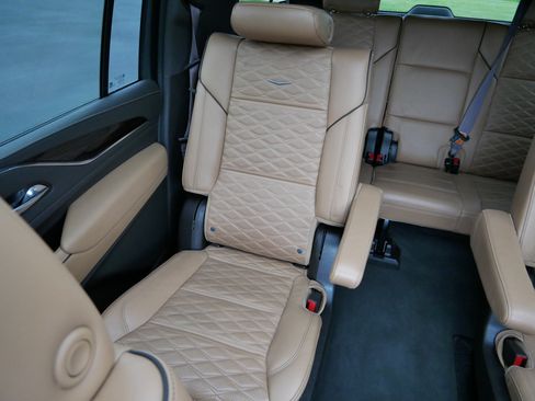 Certified 2022 Cadillac Escalade ESV Sport w/ Touring Package AWD/4WD image 12