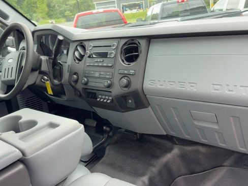 Used 2014 Ford F250 XL w/ Power Equipment Group AWD/4WD image 12