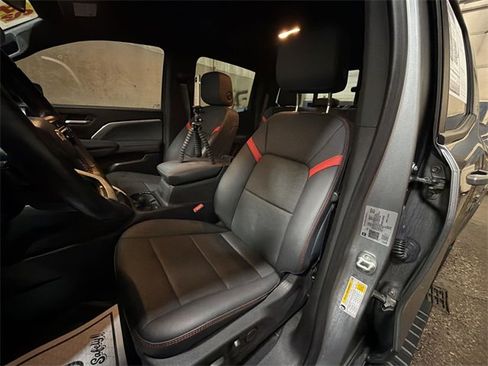 Used 2024 Chevrolet Colorado Z71 w/ LPO, Dark Essentials Package image 11