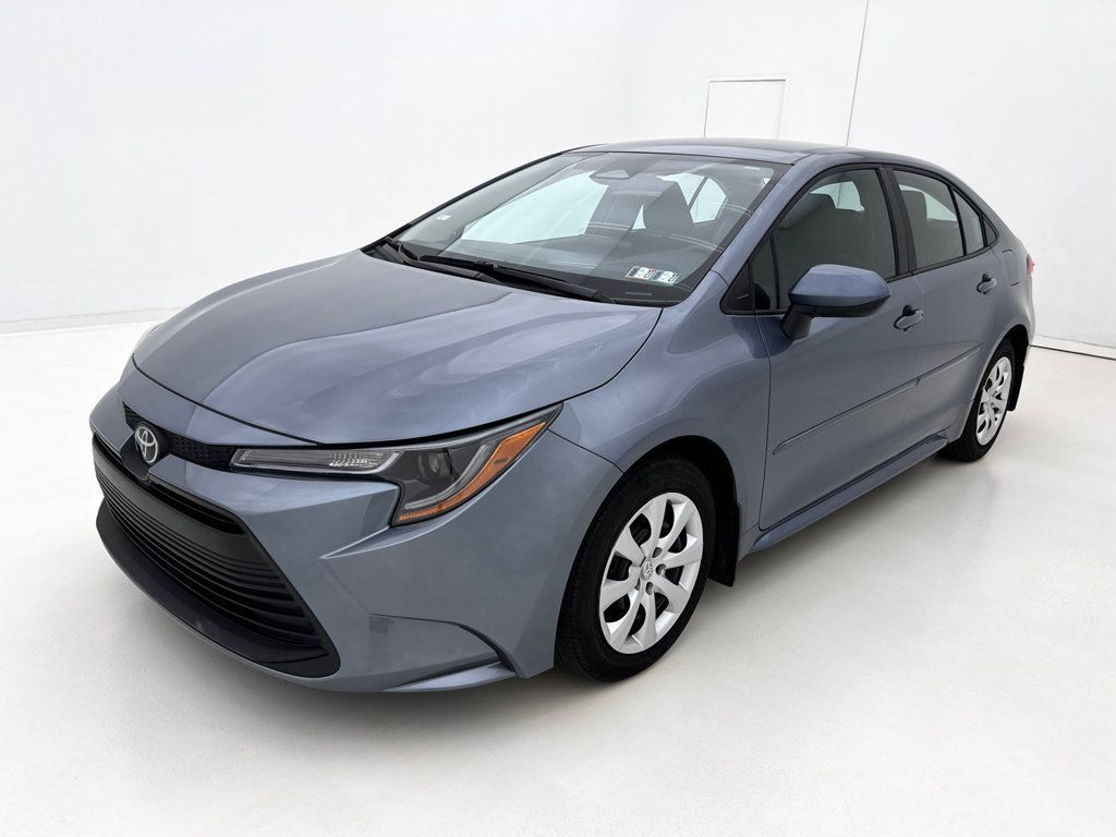 Used 2025 Toyota Corolla LE FWD image 4