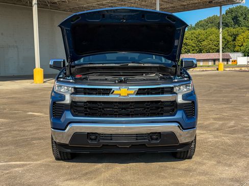 Used 2024 Chevrolet Silverado 1500 LT AWD/4WD image 32