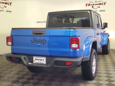 Used 2021 Jeep Gladiator Sport image 3