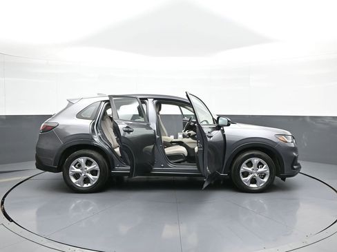 Certified 2023 Honda HR-V LX image 40