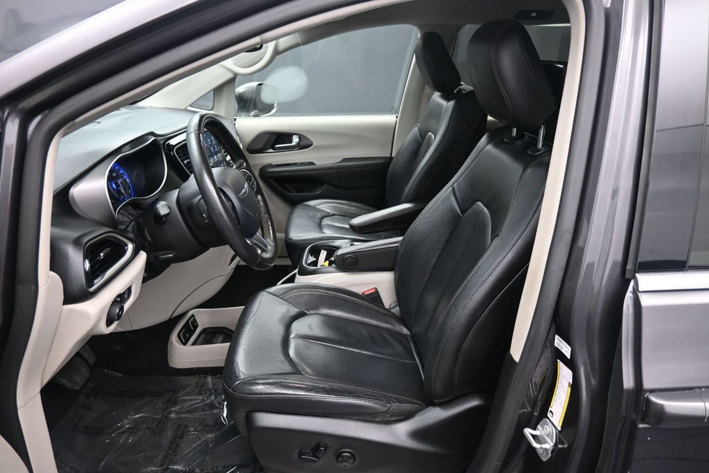 Used 2020 Chrysler Pacifica Touring-L Plus FWD image 19
