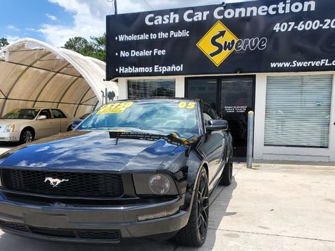 Used 2005 Ford Mustang Coupe RWD image 2
