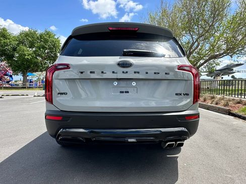 Used 2021 Kia Telluride EX w/ EX Premium Package image 4