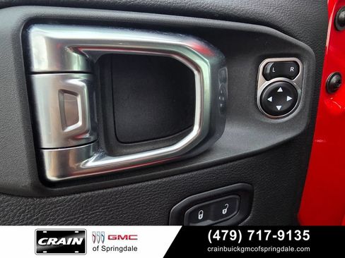 Used 2025 Jeep Wrangler Unlimited Rubicon AWD/4WD image 11