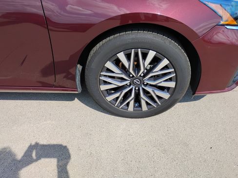 Used 2025 Nissan Altima 2.5 SV FWD image 34