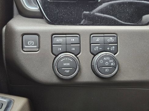 Used 2024 Chevrolet Silverado 1500 LT Trail Boss w/ LT Trail Boss Premium Package image 24