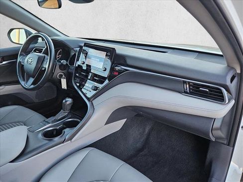 Used 2024 Toyota Camry SE image 21