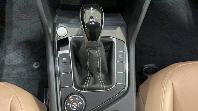 Certified 2024 Volkswagen Tiguan SE AWD/4WD image 19