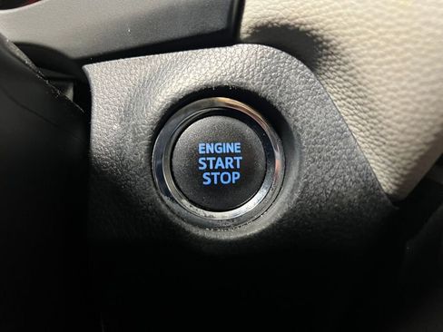 Used 2021 Toyota RAV4 XLE Premium image 15