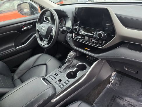 Certified 2024 Toyota Highlander LE image 10