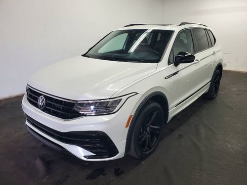 Used 2023 Volkswagen Tiguan SE R-Line AWD/4WD image 1
