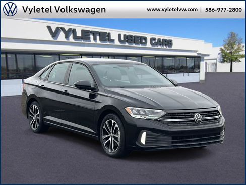 Used 2022 Volkswagen Jetta Sport image 1