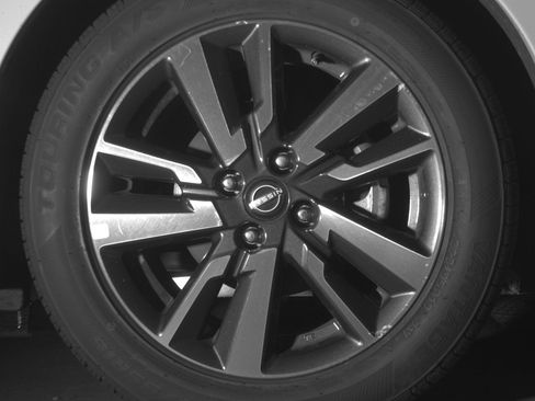 Used 2025 Nissan Versa SV FWD image 13