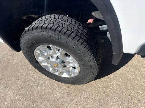 Used 2025 Chevrolet Silverado 2500 LTZ w/ LTZ Convenience Package AWD/4WD image 16
