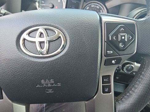 Used 2019 Toyota Tacoma SR5 AWD/4WD image 12