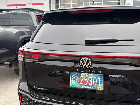 Used 2026 Volkswagen Tiguan SEL R-Line AWD/4WD image 5