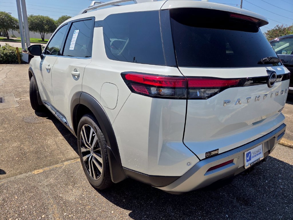Used 2024 Nissan Pathfinder Platinum AWD/4WD image 7