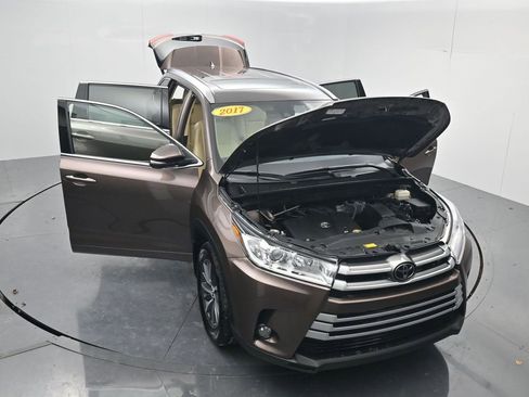 Used 2017 Toyota Highlander XLE image 60
