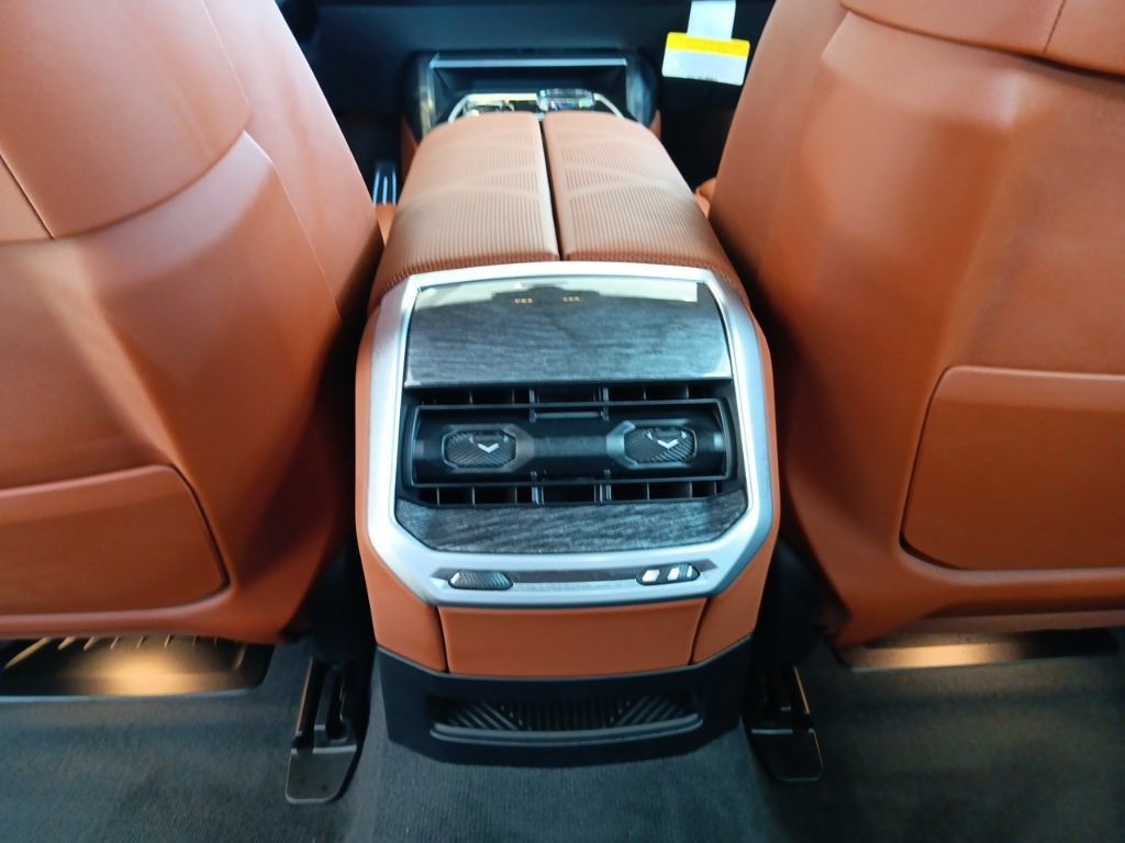 New 2026 BMW 750e xDrive AWD/4WD image 10