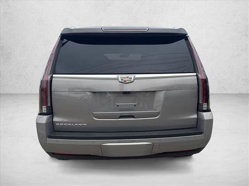 Used 2017 Cadillac Escalade Premium Luxury image 6
