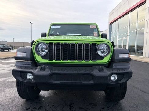 Used 2025 Jeep Wrangler Sport AWD/4WD image 2