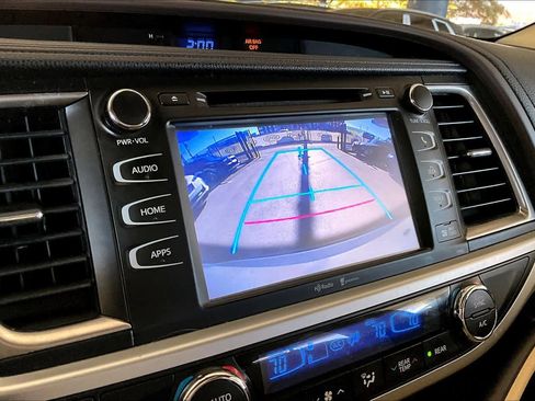 Used 2014 Toyota Highlander XLE image 26